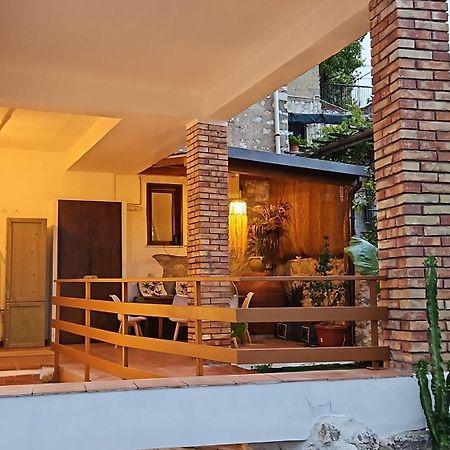 Oikos Guesthouse & Rooftop Suio Exterior foto